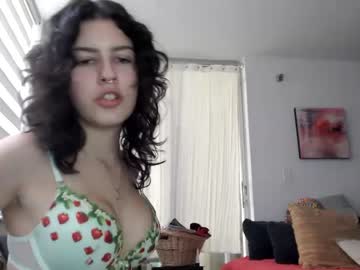 girl
        frenchava cam image #1713487