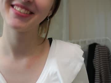 girl
        hildgaillard cam image #6741376