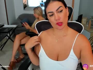 couple
        emillybrowm cam image #2215266