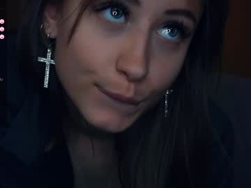 girl
        dieraalkins cam image #4939097