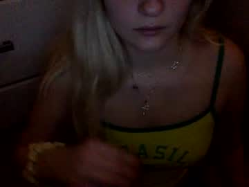 girl Nude Cam Girls Playing Games with hollyorion