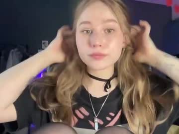 girl
        whoisalisa cam image #4497055