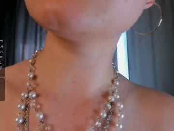 girl
        maureenboustead cam image #4382520