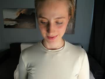 girl
        shewell cam image #6408120