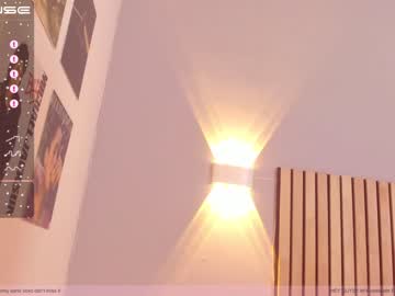 girl
        little_effy18 cam image #1219608