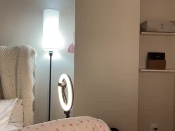 girl
        itsmellll cam image #5159836