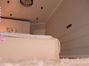 girl
        stella__grace cam image #4513842