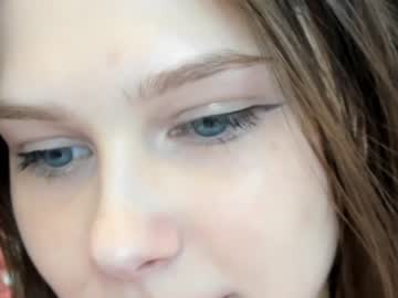 girl
        avrora_deis cam image #3454319