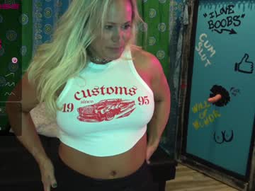 girl
        wondrwomn cam image #16388