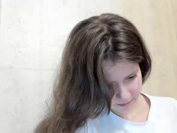 girl
        lilolum cam image #3824040