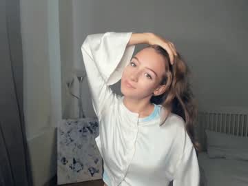 girl
        wave_of_happy_ cam image #2744228
