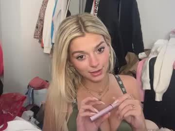 girl
        thelexirose cam image #6664588