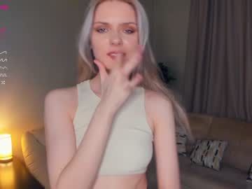 girl
        odeliadearborn cam image #3207485
