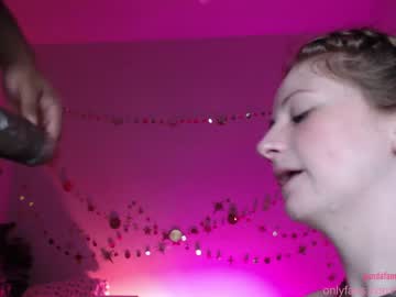 couple
        pandaworldcb cam image #344357