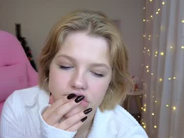 girl
        maya_blonde18 cam image #5696534
