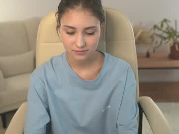 girl
        sunn_beamm cam image #6292447