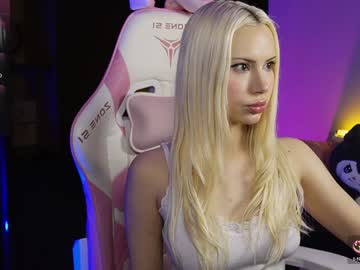 girl
        stacy_batt cam image #6027435