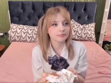 girl
        alice_langley cam image #1540061