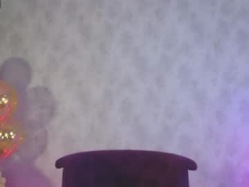 girl
        angelina_new cam image #3059605