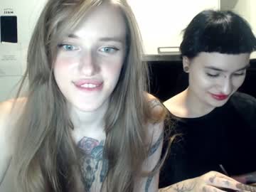 girl
        esther_estrie cam image #3069547