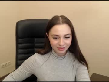 girl Nude Cam Girls Playing Games with milllie_brown