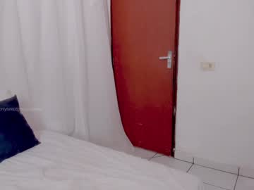 girl
        yourbonie cam image #5821128