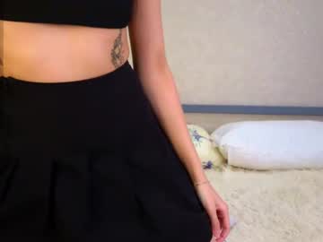 girl
        meow_meow_mia cam image #6113958