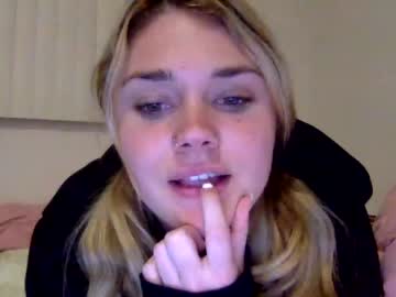 girl
        cassidyyqueen cam image #1458725