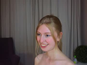 girl
        edytdevon cam image #4077530