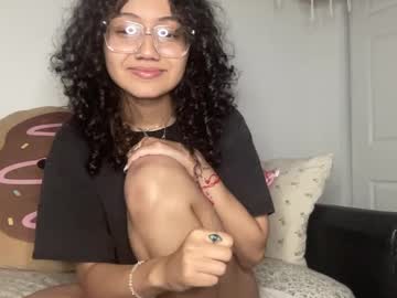 girl
        miaxrain cam image #6737176