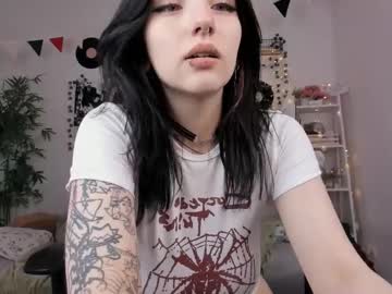 girl
        vivian_qwerty cam image #6091839