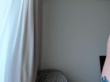 girl
        loopcia cam image #2077425