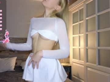 girl
        callme_star cam image #4153168
