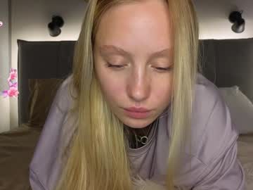 girl
        callme_star cam image #4485307