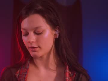 girl
        lorienn cam image #3719034