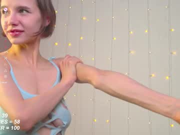 girl
        happynewdear cam image #6830371