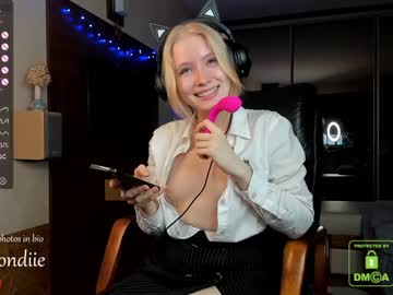girl
        bestblondiiecb cam image #700087