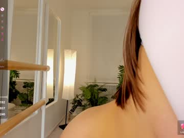 girl
        emilia_dream cam image #5822847