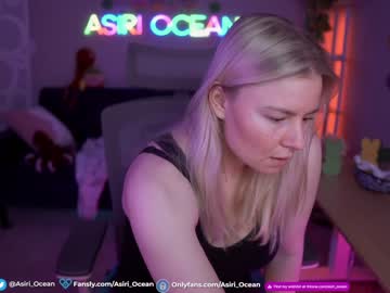 girl
        asiri_ocean cam image #3808701