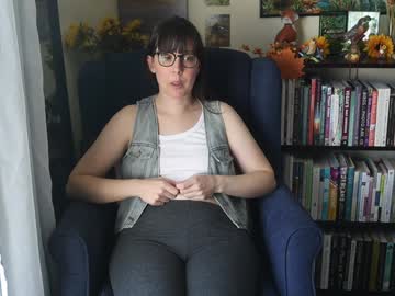 girl
        ellynaomi cam image #5189191