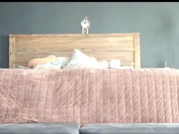couple
        mssbb cam image #5902617