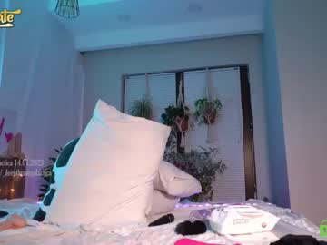 girl
        _deepthroatgalactica cam image #664827