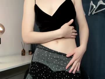 girl
        _hellsbells_ cam image #4303883