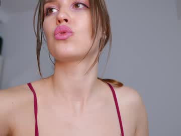 girl
        fazeyj cam image #3794139