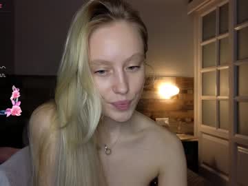 girl
        callme_star cam image #4153081