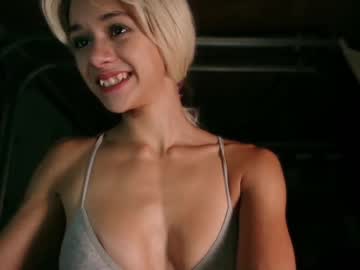 girl
        littlegreekflower cam image #4746501