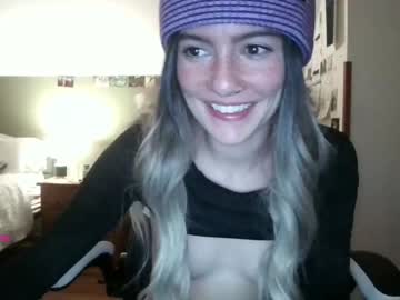 girl
        pixelatedprincess cam image #200221