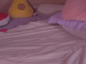 girl
        kittenmoon_ cam image #2144097