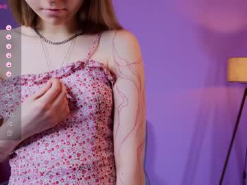 girl
        alisia_spinnet cam image #3053543