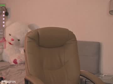girl
        mia_milagros cam image #1651758